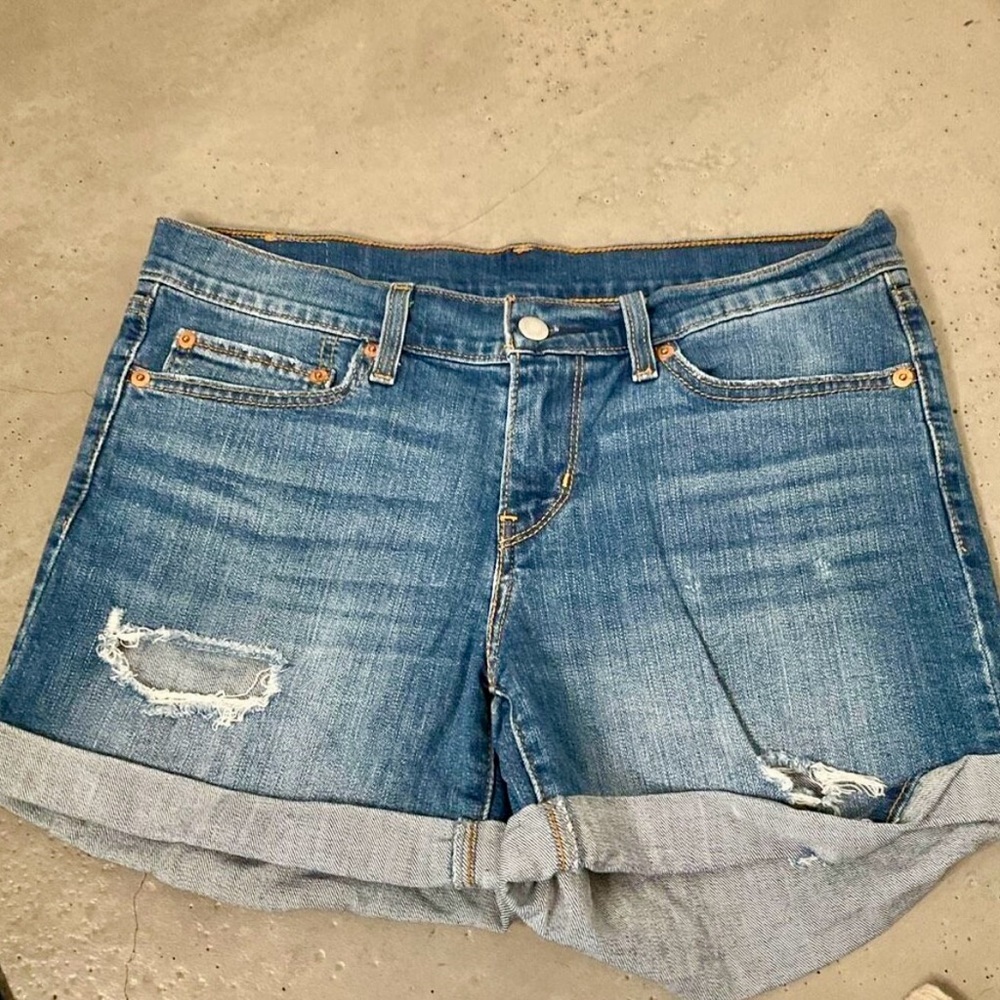 Levi’s Denim cuffed Jean Shorts Distressed Ripped Blue Mid Wash Size 28
